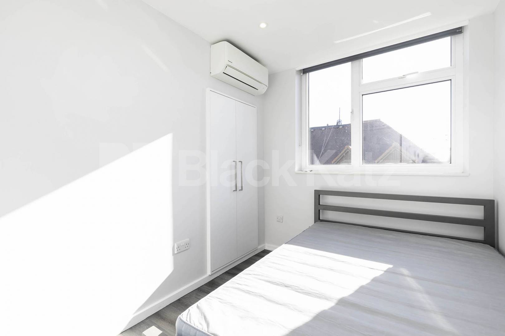 Modern Apartment The Oaks, Queens Park